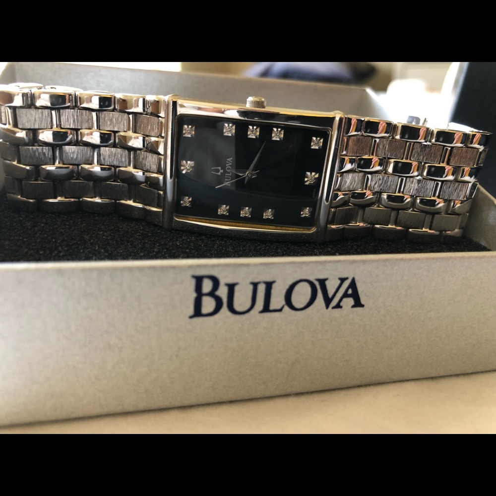 ❤️FREE SHIPPING* Women’s silver Bulova watch